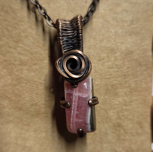 Rhodonite (rectangle) et cuivre brut