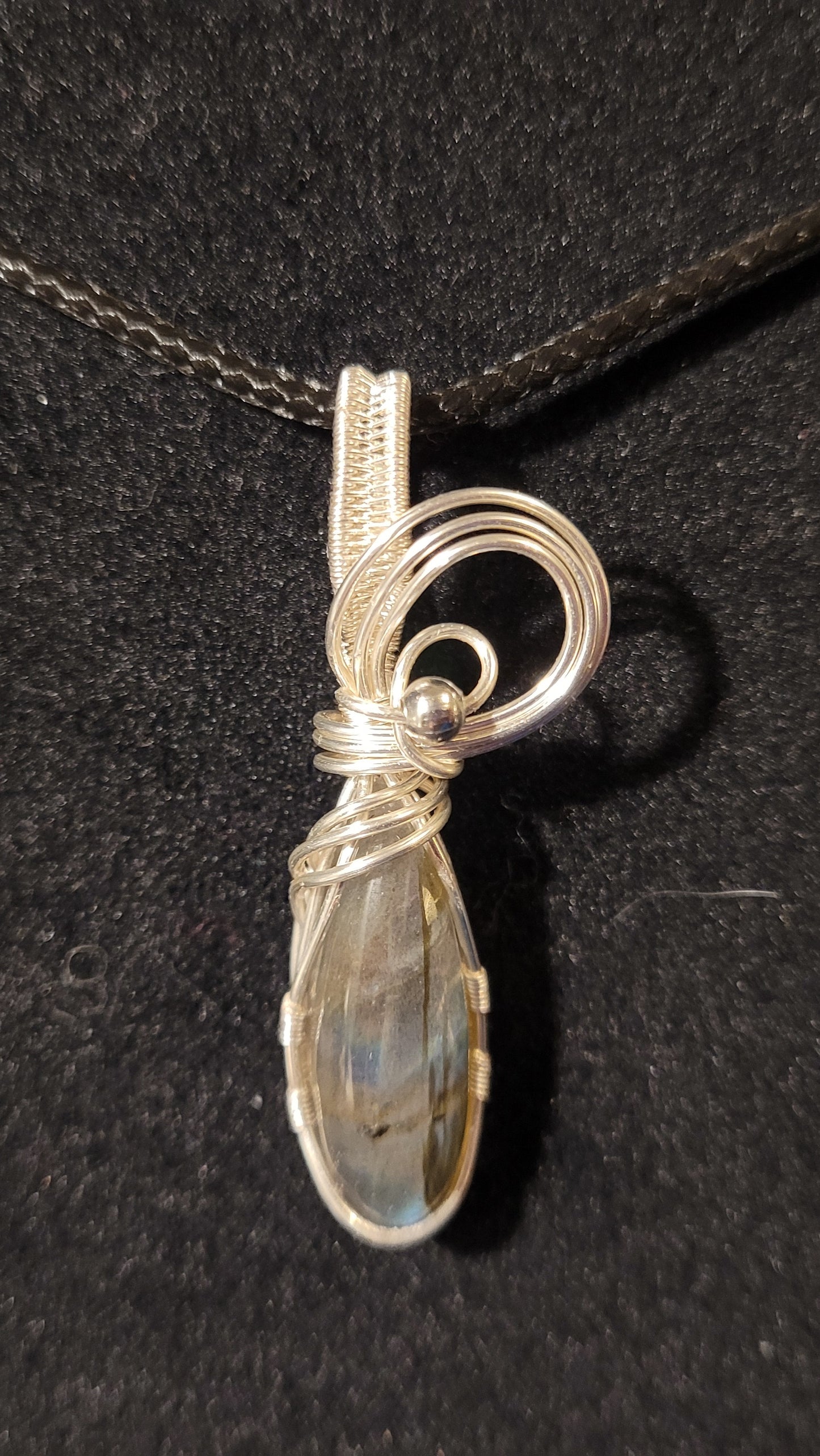 Labradorite pendant (oblong)