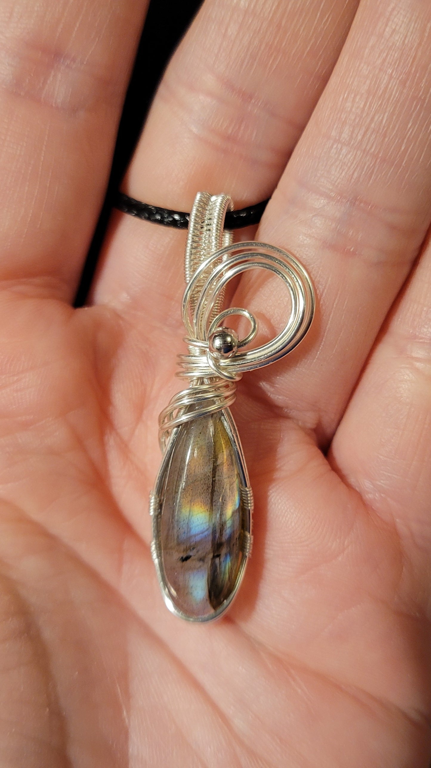 Labradorite pendant (oblong)