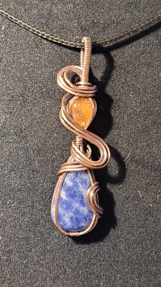 Pendentif de Sodalite et Pierre du Soleil, cuivre brut